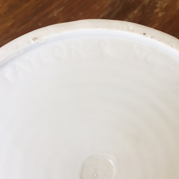 Vintage White Japanese Style Teapot w/ Bamboo Handle by Taylor & Ng (c) 1971 - Picture 11 of 16